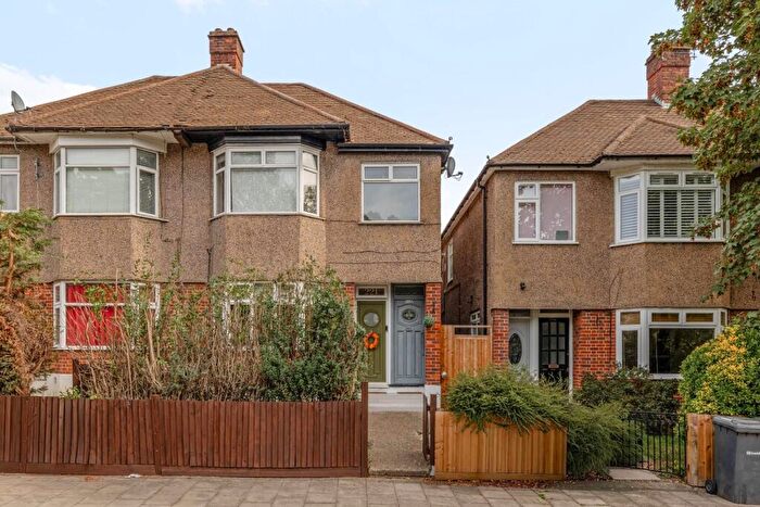 3 Bedroom Maisonette For Sale In Kirkdale, Sydenham, SE26