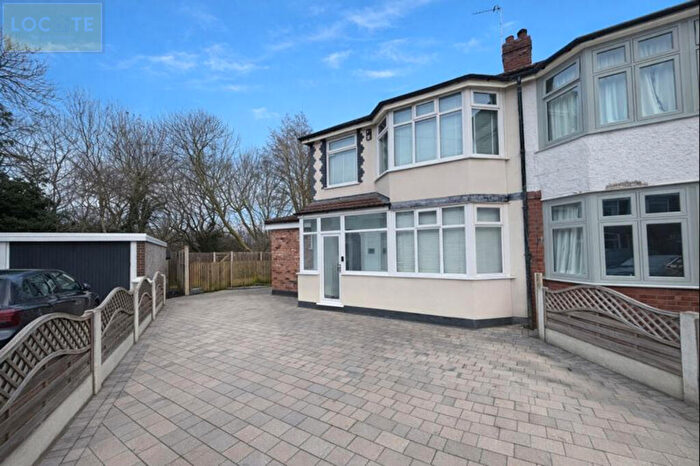3 Bedroom Semi-Detached House For Sale In Lonsdale Ave, Davyhulme, M41