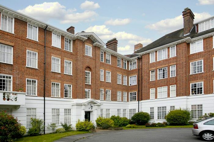 2 Bedroom Flat To Rent In Wimbledon Park Side, London, SW19