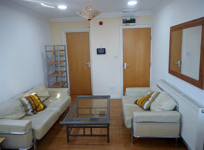 2 Bedroom Apartment To Rent In Cathays Terrace, Cardiff, CF24