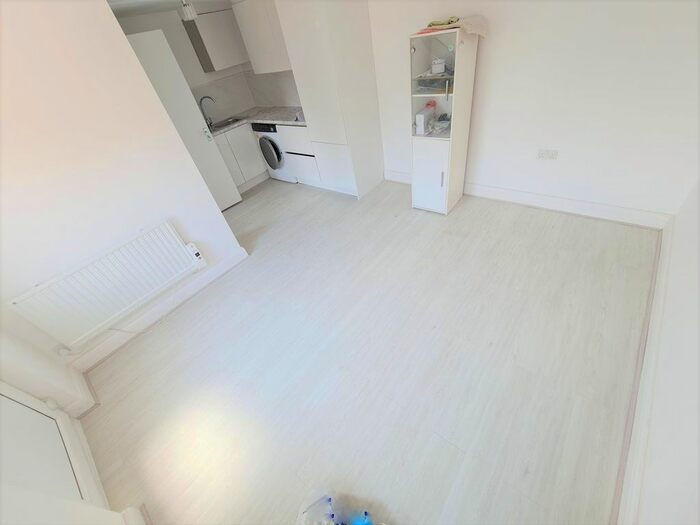 1 Bedroom Flat To Rent In Shirley Gardens, Barking, Essex, IG11