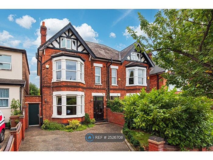 5 Bedroom Semi-Detached House To Rent In Junction Road, Romford, RM1