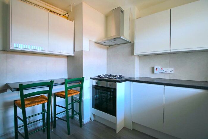 4 Bedroom Flat To Rent In Gale Street, London, E3