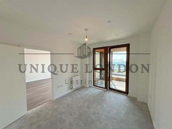 1 Bedroom Flat To Rent In Ilderton Road, Vista Heights, Bermondsey, SE15