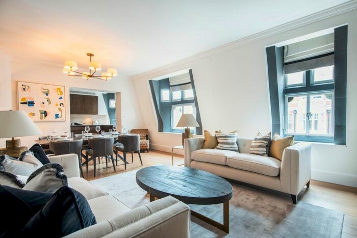 3 Bedroom Flat To Rent In Duke Street, Mayfair, W1K