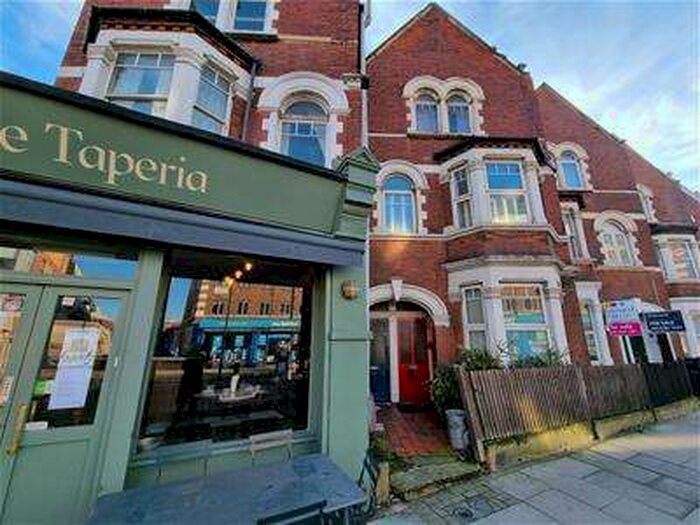 4 Bedroom Maisonette Flat To Rent In Tooting High Street, SW17