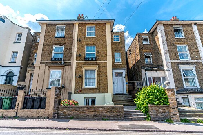 2 Bedroom Apartment To Rent In Parrock Street, Gravesend, Kent, DA12
