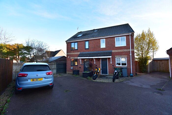 3 Bedroom Semi-Detached House For Sale In Maidens Close, Norwich, NR7