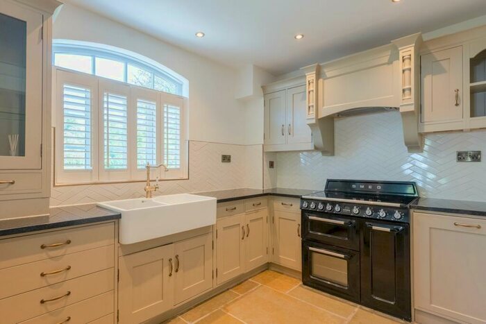 3 Bedroom Cottage For Sale In Ullenhall, B95