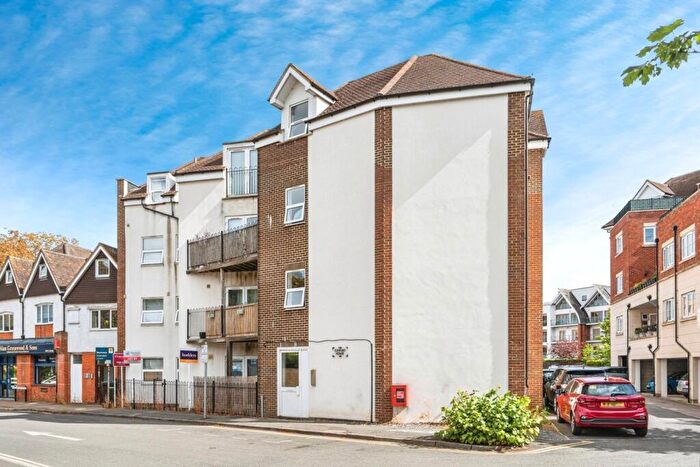 1 Bedroom Flat For Sale In Rosemount Avenue, West Byfleet, Surrey, KT14
