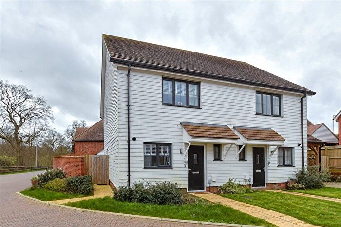 2 Bedroom Semi Detached House For Sale In Tulip Drive, Ashford, Kent, TN24