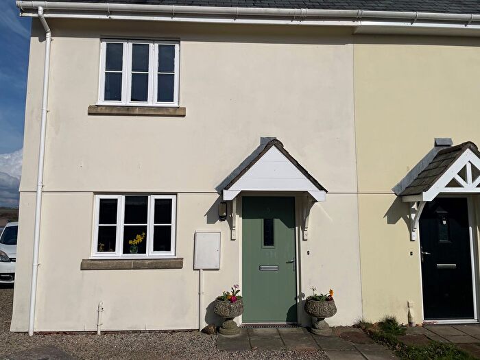 3 Bedroom Semi-Detached House For Sale In School Close, Chawleigh, EX18