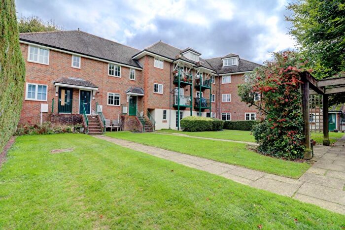 1 Bedroom Maisonette For Sale In Gallows Lane, High Wycombe, Buckinghamshire, HP12