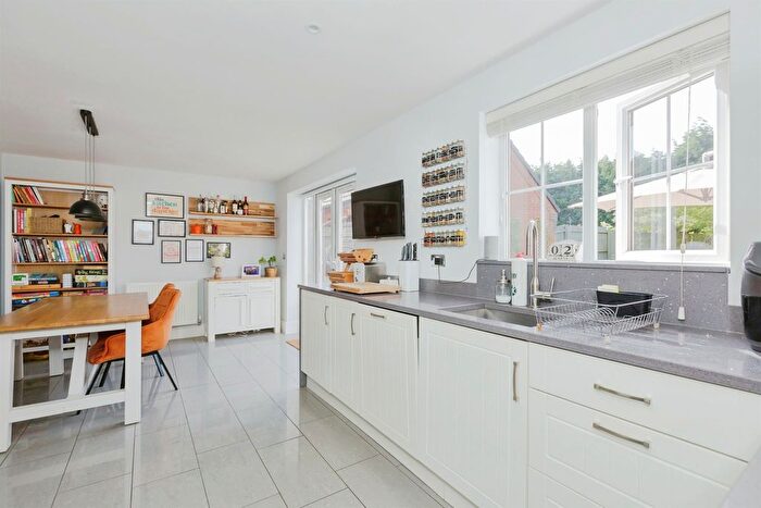 4 Bedroom Detached House For Sale In Cardinal Drive, Burbage, Hinckley, LE10