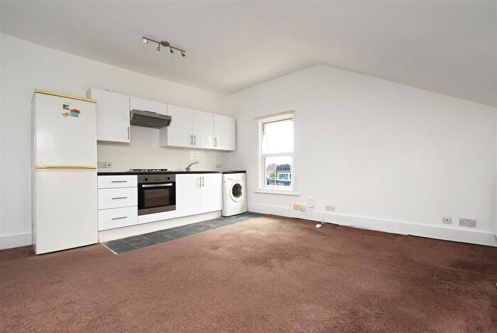 1 Bedroom Flat For Sale In Dagnall Park, London, SE25