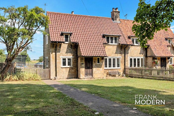 3 Bedroom Cottage For Sale In Corby Road, Irnham, NG33
