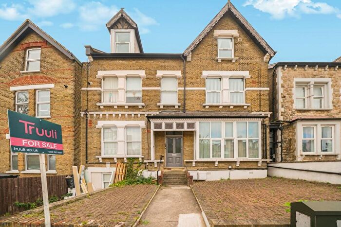 1 Bedroom Apartment For Sale In Birdhurst Road, South Croydon, CR2