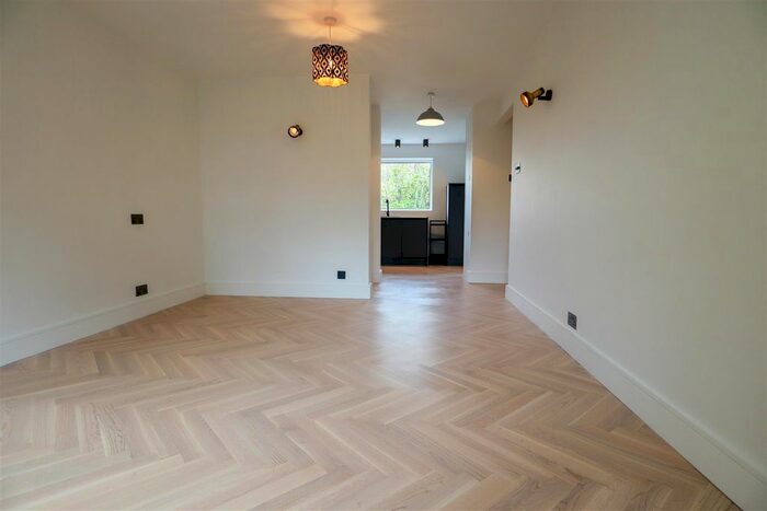 3 Bedroom Flat To Rent In Hollington Park Road, St. Leonards-On-Sea, TN38