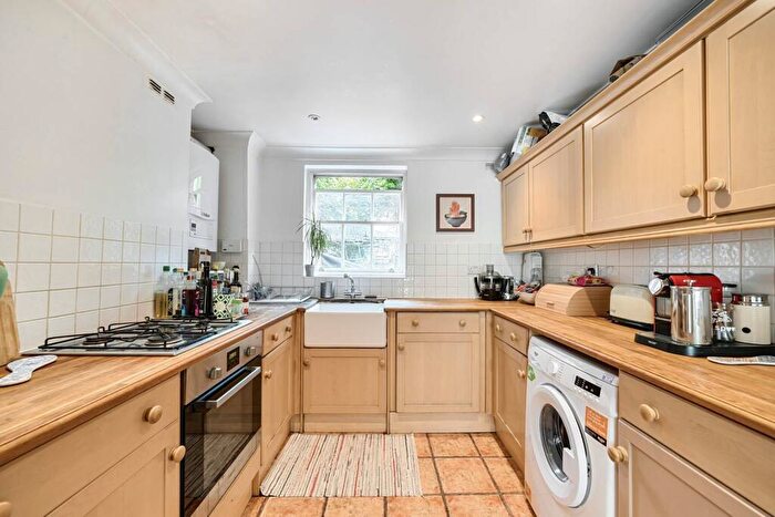 3 Bedroom House To Rent In Clifton Crescent, Peckham, London, SE15