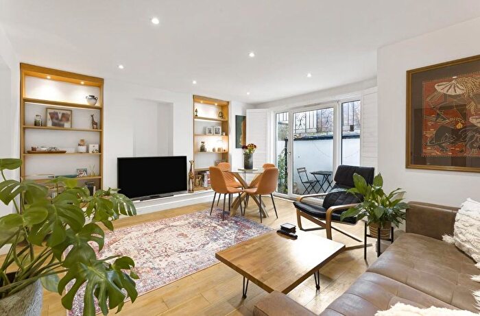 2 Bedroom Flat For Sale In Wandsworth Bridge Road, Fulham, SW6
