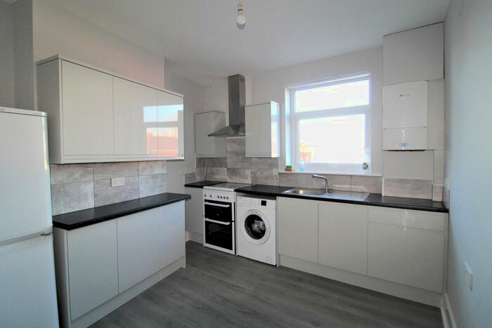 4 Bedroom Flat To Rent In Uxbridge Road, Hayes, UB4
