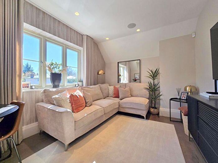 1 Bedroom Flat For Sale In Elizabeth Grove, Bushey Heath, WD23