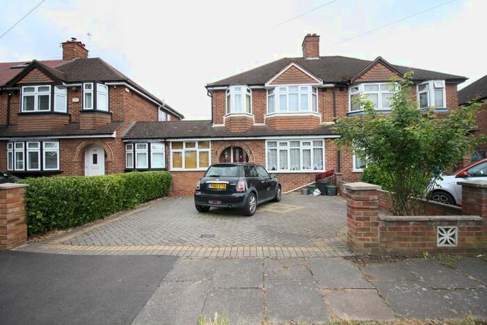 3 Bedroom Semi-Detached House To Rent In Jubilee Drive, Ruislip, HA4
