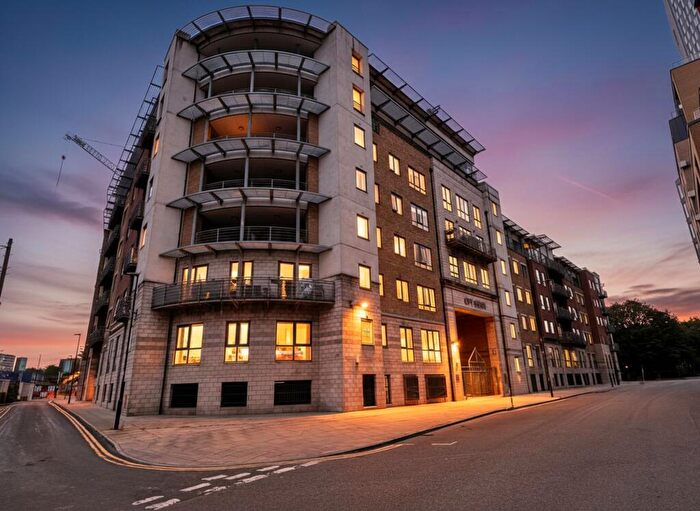 2 Bedroom Flat To Rent In City Road East, City South, M15