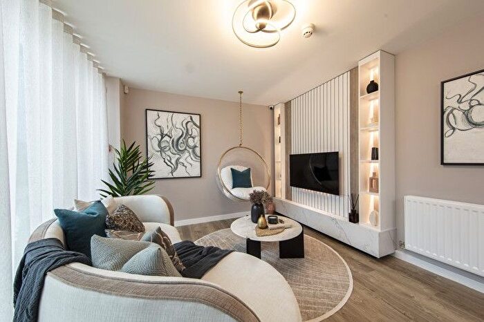 2 Bedroom Flat For Sale In Albert Road, East Barnet, Barnet, EN4