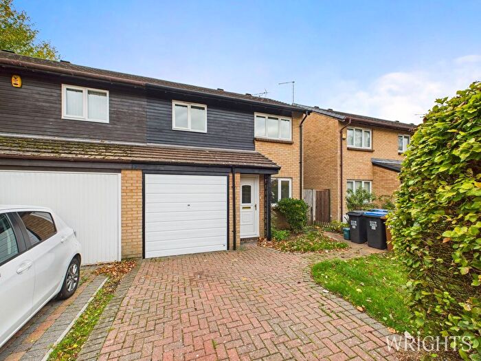 3 Bedroom Semi-detached House For Sale In Forresters Drive, Welwyn Garden City, AL7