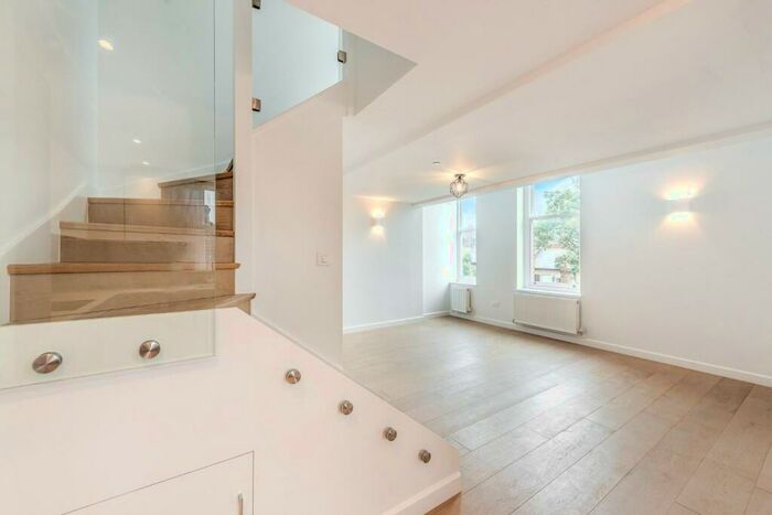 1 Bedroom Flat To Rent In Compayne Gardens, NW6