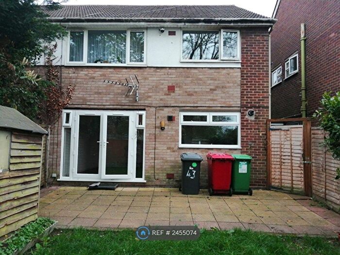 2 Bedroom Maisonette To Rent In Common Road, Langley, Slough, SL3