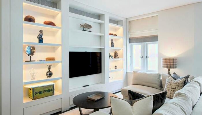 2 Bedroom Chalet To Rent In Mayfair, London, W1K