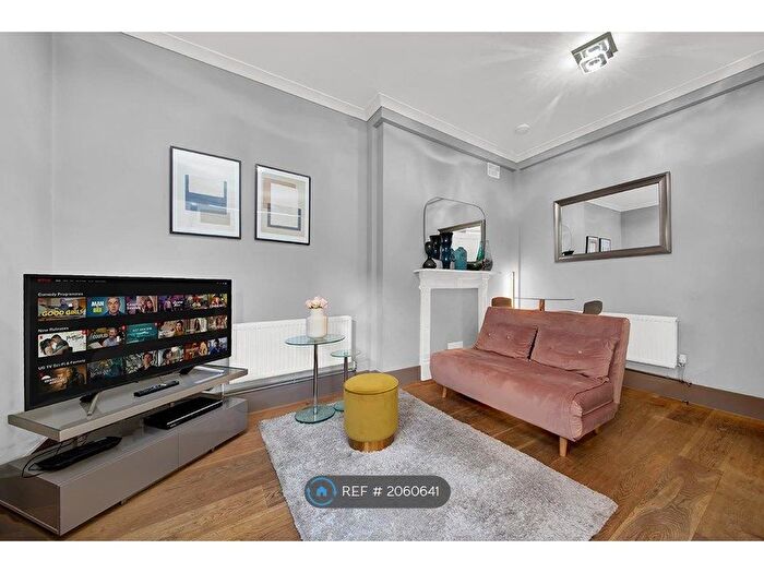 1 Bedroom Flat To Rent In Hillgate Village, London, W8