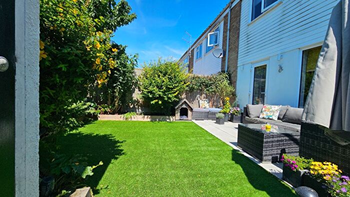 3 Bedroom End Terrace House For Sale In Hazelwood Meadow, Sandwich, CT13