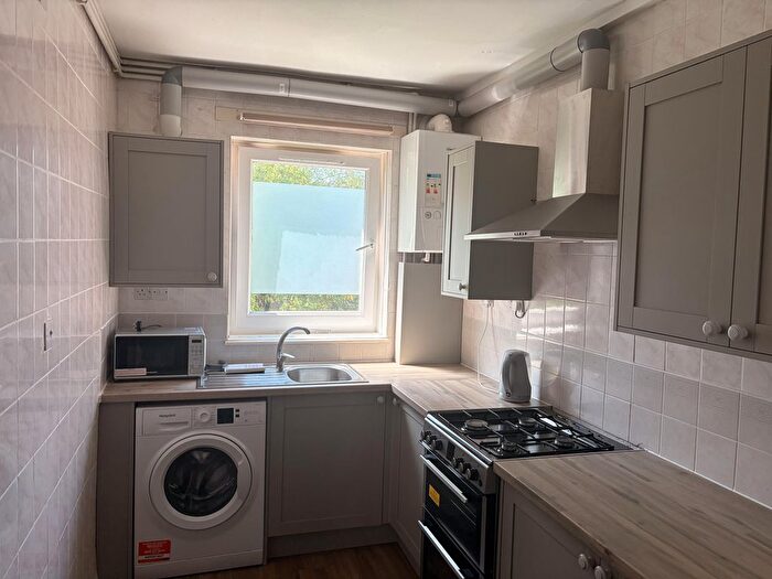 2 Bedroom Flat To Rent In West Pilton Crossway, Pilton, Edinburgh, EH4