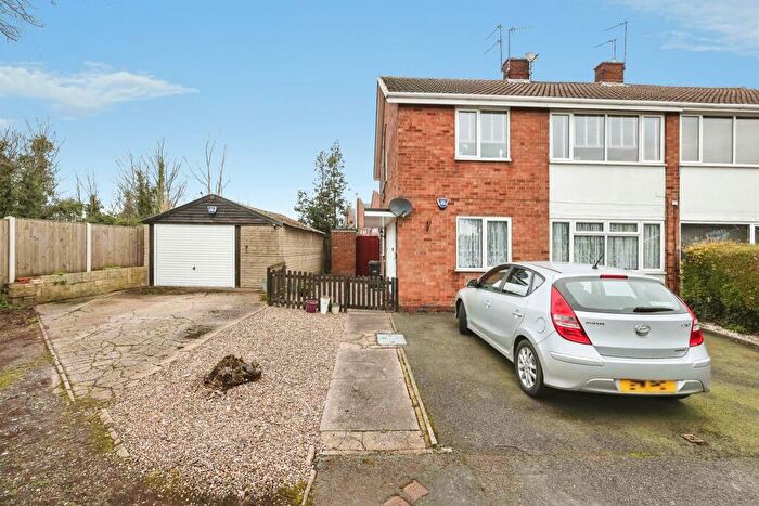 2 Bedroom Flat For Sale In Holly Bush Lane, Amblecote, Stourbridge, DY8