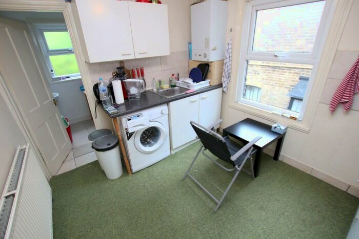 1 Bedroom Flat To Rent In Granville Road, London, E18