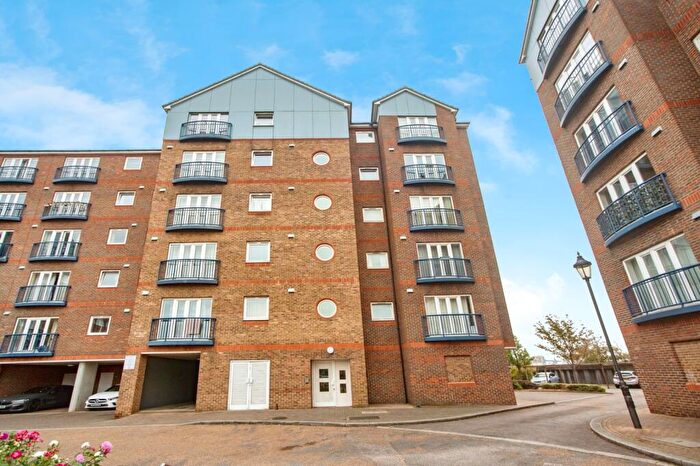 2 Bedroom Flat For Sale In Argent Court, Argent Street, Grays, Essex, RM17