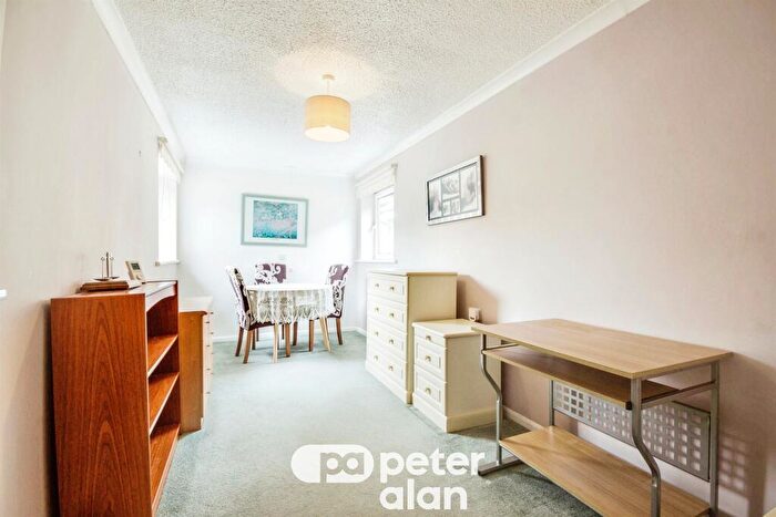 2 Bedroom Apartment For Sale In Stow Park Crescent, Newport, NP20