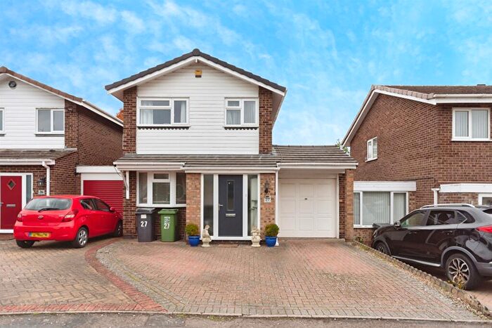 3 Bedroom Link Detached House For Sale In Broadwas Close, Redditch, B98