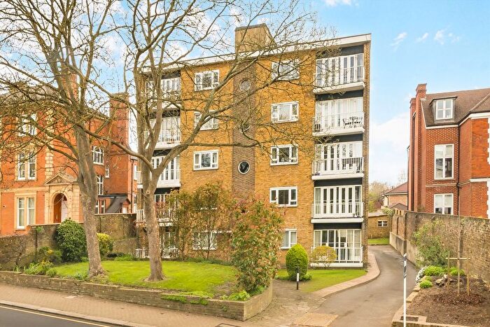 2 Bedroom Flat For Sale In Putney Hill, Putney, SW15