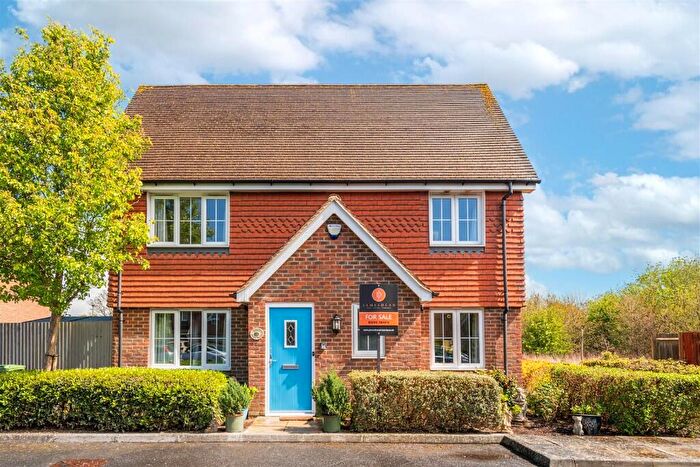 3 Bedroom End Of Terrace House For Sale In Field Bank, Horley, Surrey, RH6