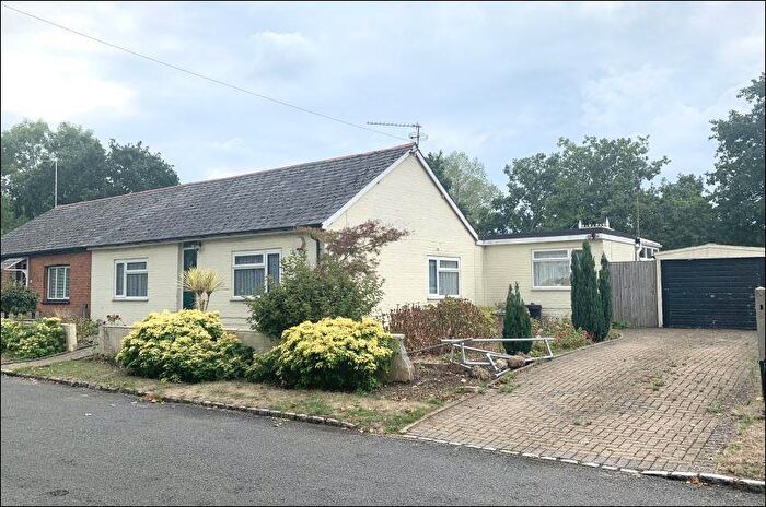2 Bedroom Semi-Detached Bungalow To Rent In Reading, Berkshire, RG6