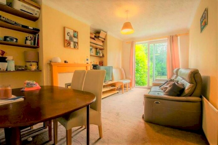 6 Bedroom Semi-Detached House To Rent In Bournbrook Road - Semi-ensuite Student Property, B29