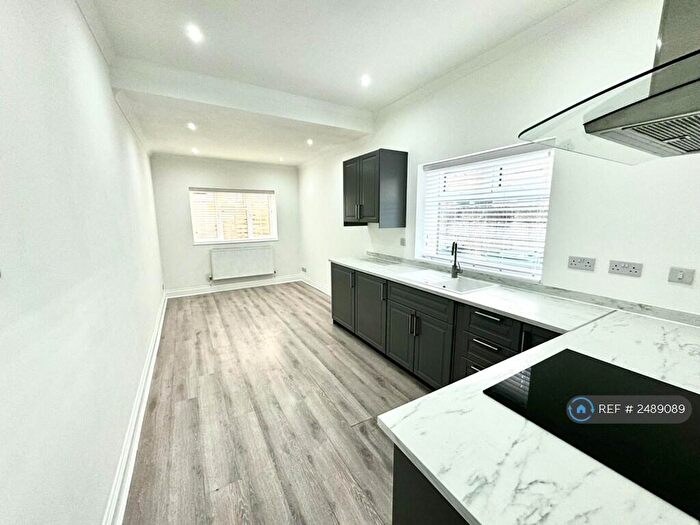 2 Bedroom Maisonette To Rent In Albert Road, Southsea, PO5