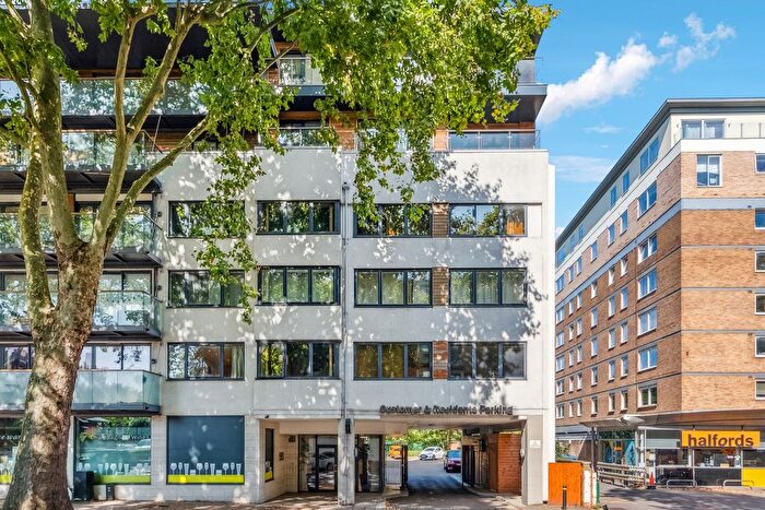 2 Bedroom Flat To Rent In Chiswick High Road, Turnham Green, W4