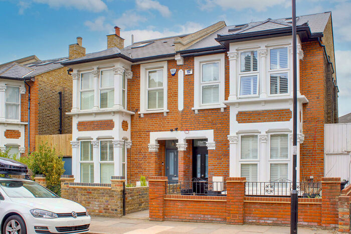 4 Bedroom Semi-Detached House To Rent In Shaftesbury Road, Crouch End Borders, N19