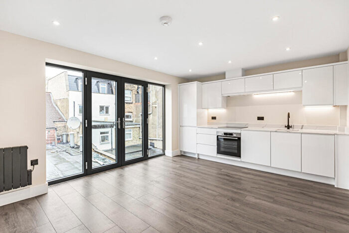 Studio To Rent In Glebe Road, London, E8