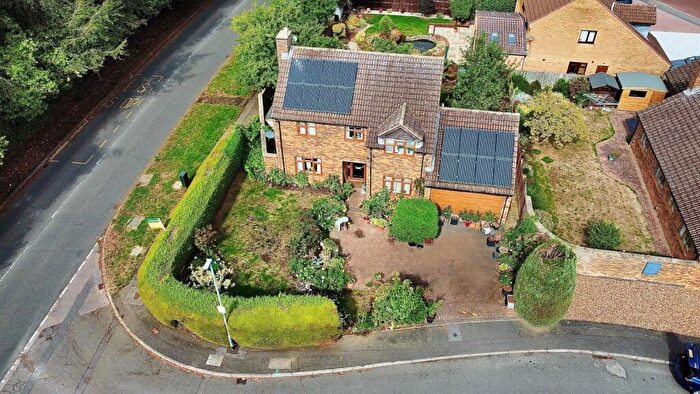 4 Bedroom Detached House For Sale In Tansy Close, West Hunsbury, Northampton, NN4